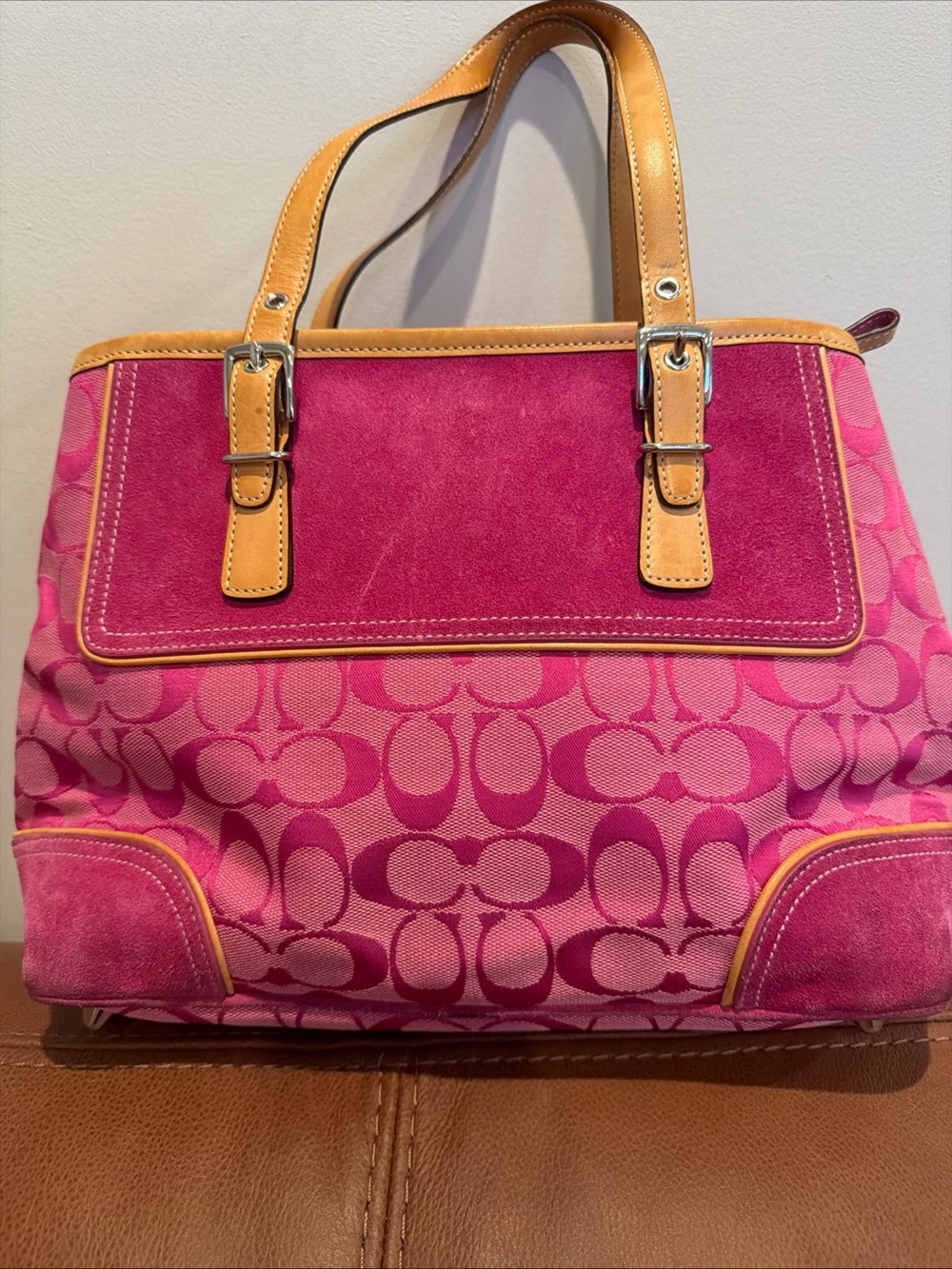 Coach 6892 Signature Pink
Hampton Bag - Picture 4 of 10